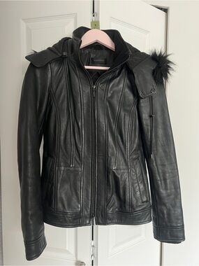 Danier Black Leather Jacket with Hood and Faux-Fur Trim XS/3